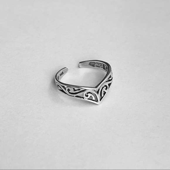 Sterling Silver V Shape Filigree Toe Ring, Silver Rings, Chevron Ring, Swirls - Picture 7 of 14